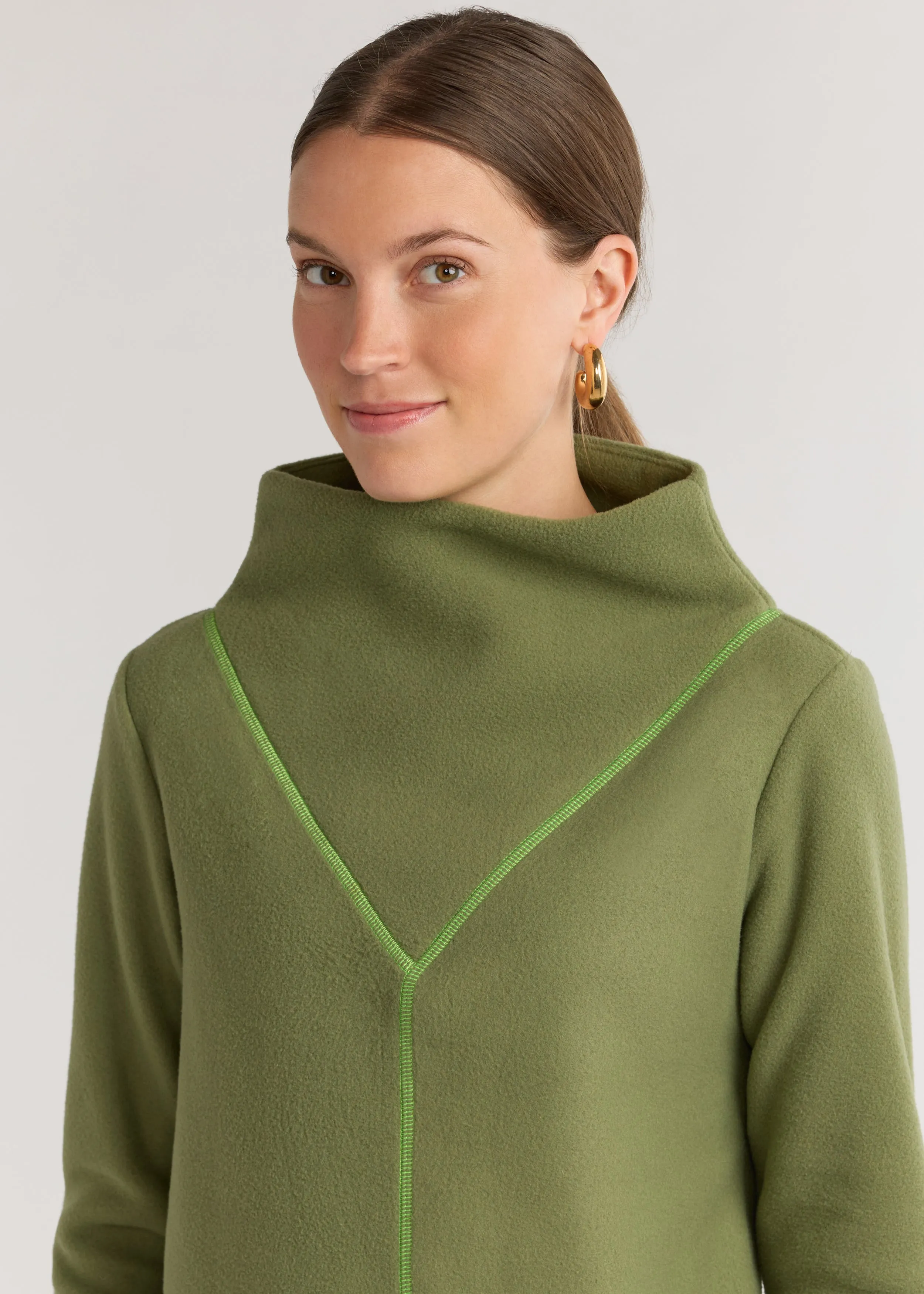 Carroll Street Turtleneck in Vello Fleece (Army Green)