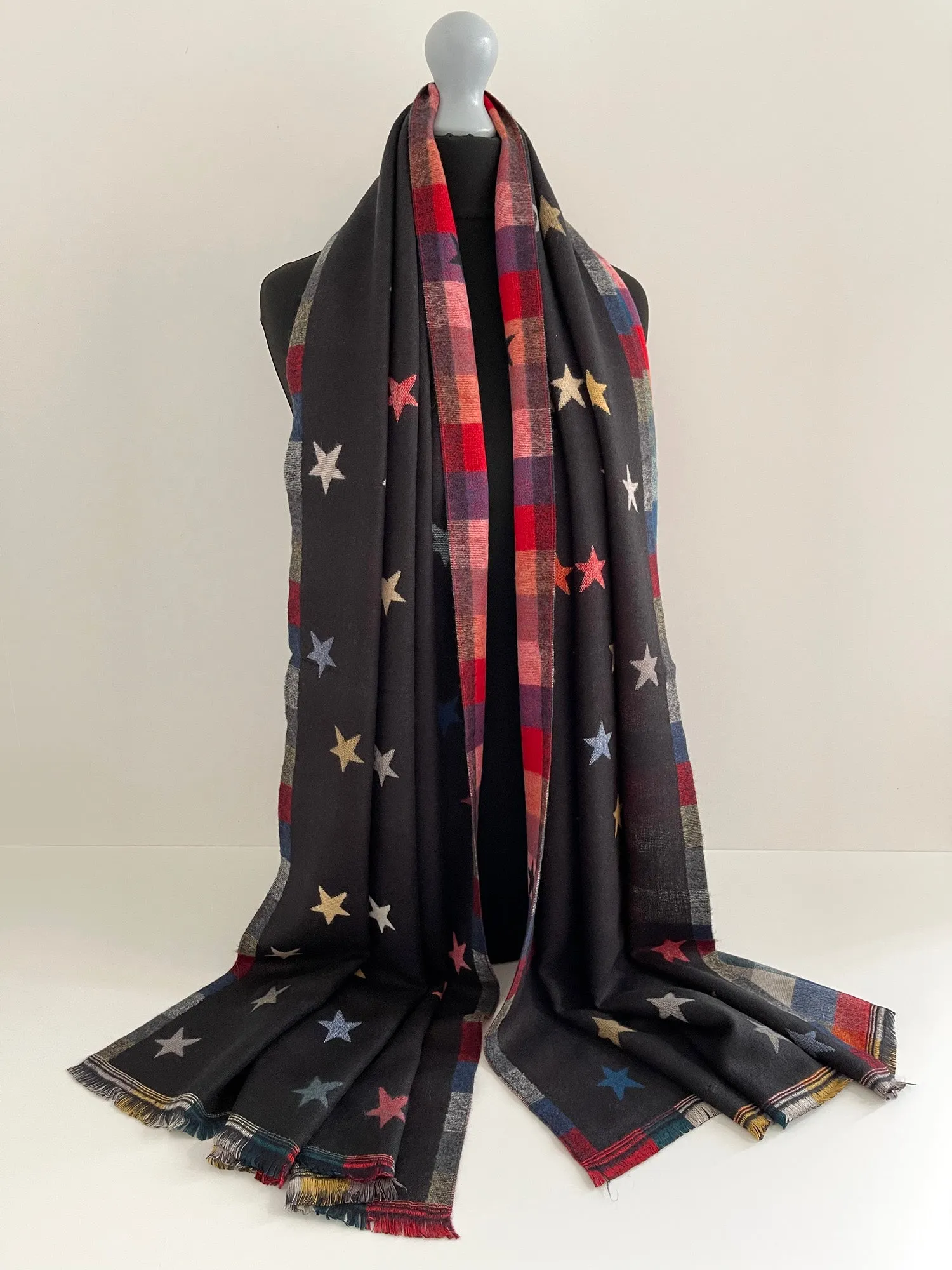 LARGE BLACK STAR PRINT REVERSIBLE WINTER SHAWL BLANKET SCARF