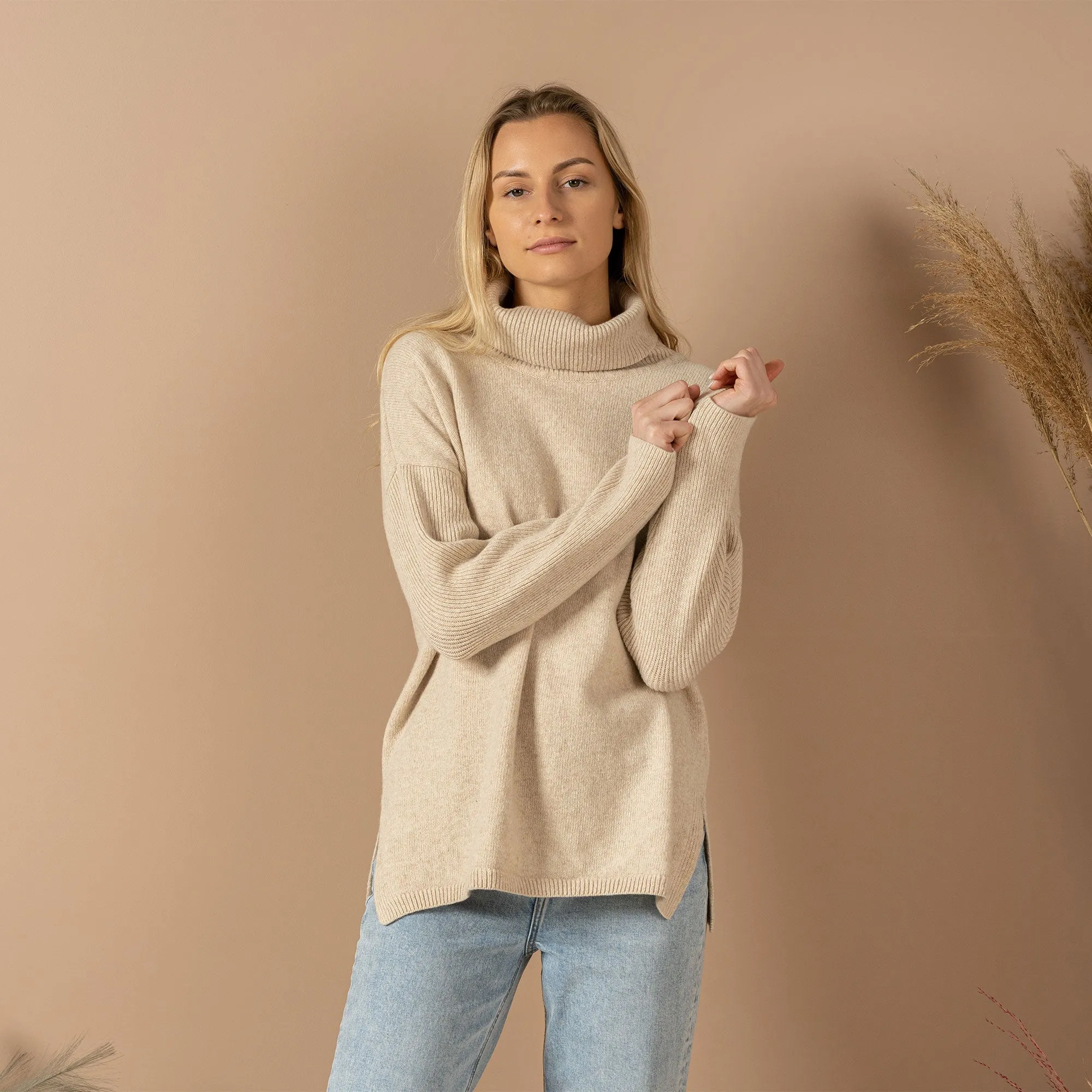 MENIQUE Knit Merino Turtleneck Sweater Vienna Creamy Beige