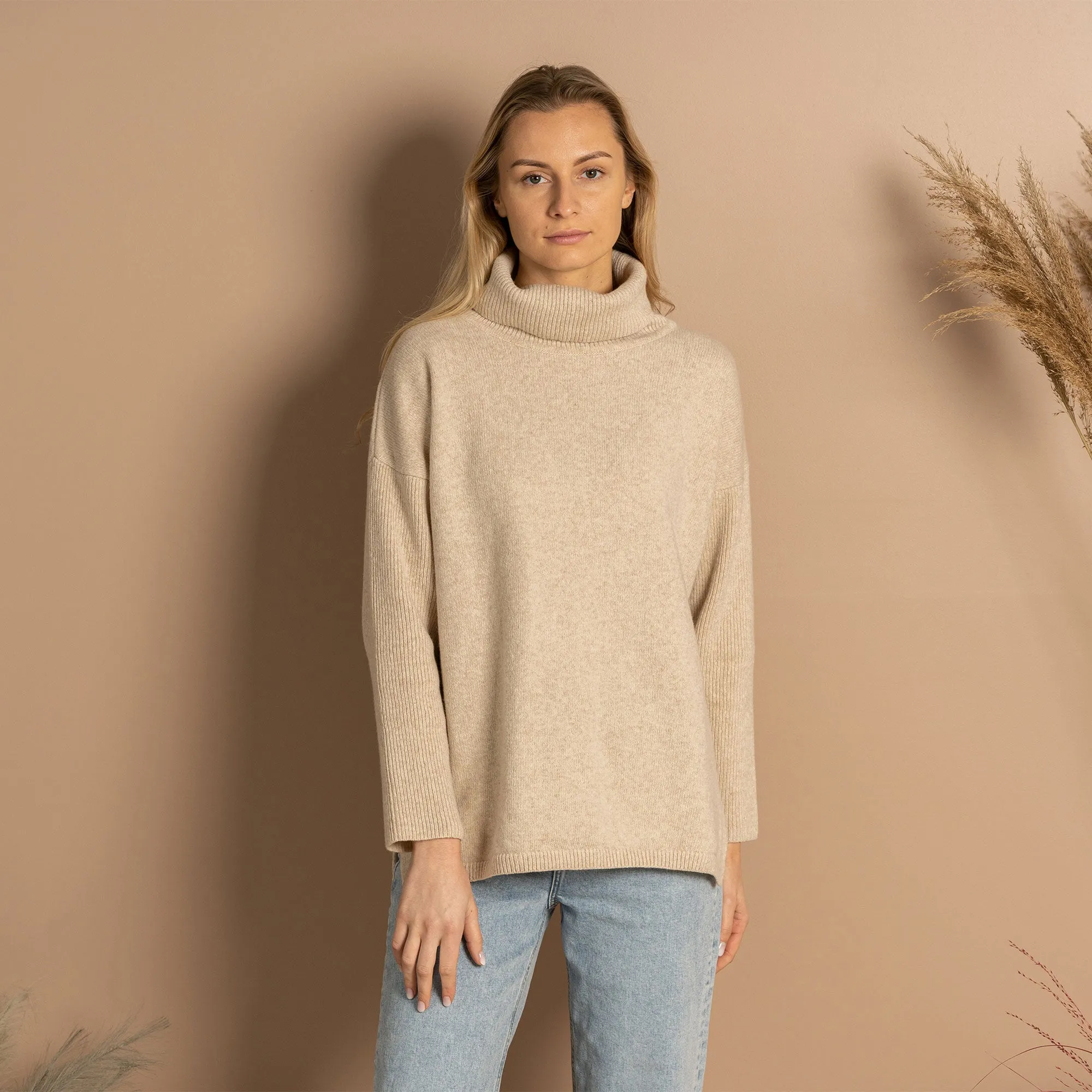 MENIQUE Knit Merino Turtleneck Sweater Vienna Creamy Beige