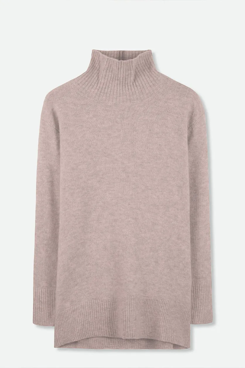 OLYMPIA OVERSIZED TURTLENECK IN CASHMERE VINTAGE ROSE