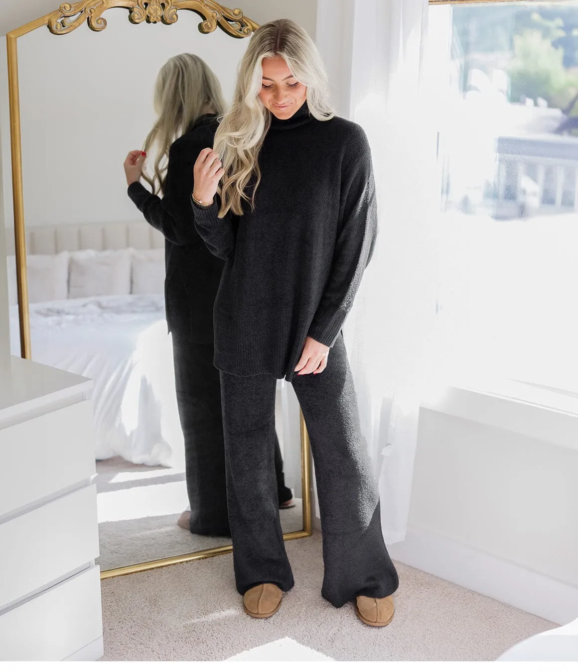 Plush Dreamluxe Turtleneck Sweater - Raven